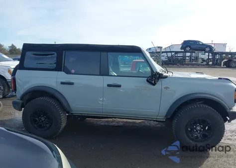 2023 Ford Bronco Wildtrak z USA, uszkodzony, nr VIN 1FMEE5DP9PLC11052